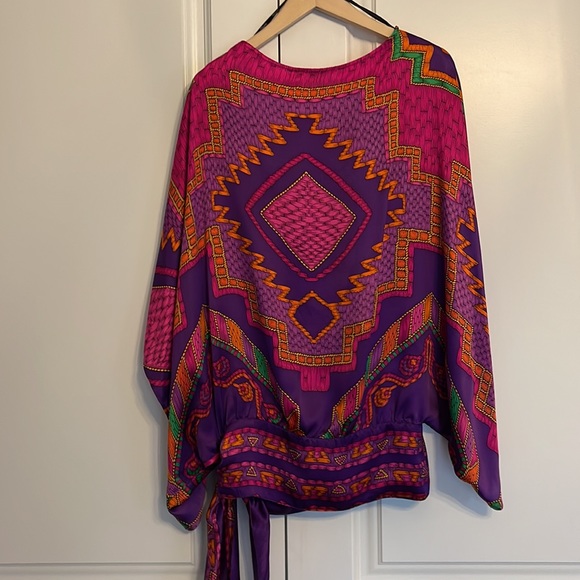 Brand new ! ( tag removed ) 100% silk blouse , made in USA - Picture 6 of 6